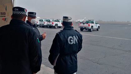 Implicaciones del caso Sinfugos: agentes de la Guardia Nacional despedidos por tomar una foto general después de llegar a México