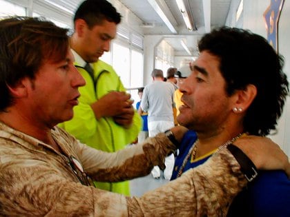 Foto de Ricardo Montaner eligiendo despedirse de Diego Maradona a través de sus redes sociales: así durante un encuentro en La Pamponera