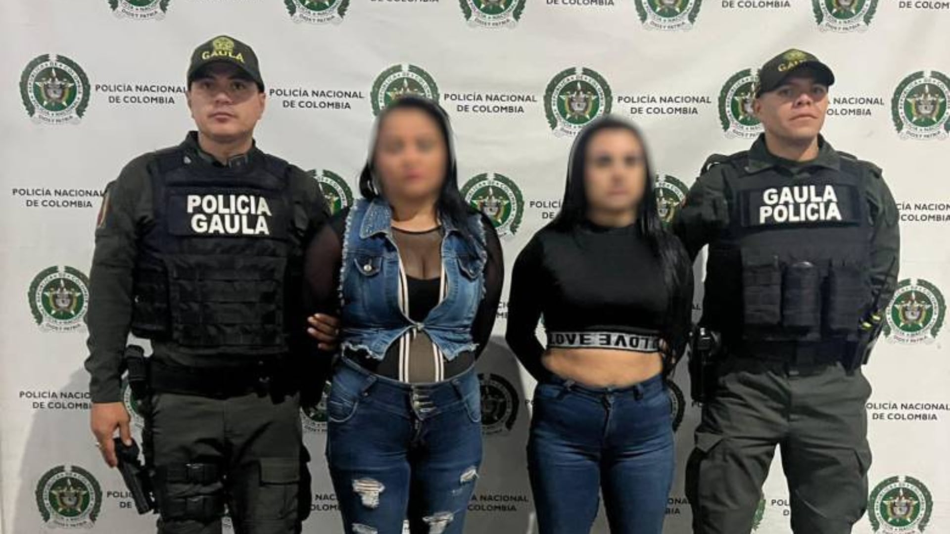 Las mujeres detenidas en Medellín exigieron $50 millones a cambio de no atentar contra su víctima - crédito Policía