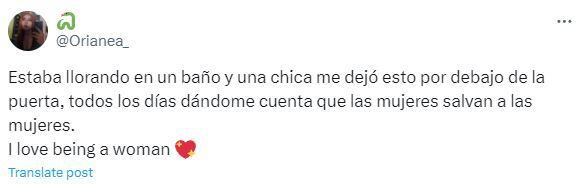 Estaba llorando en un ba o y recibi una nota impensada por abajo