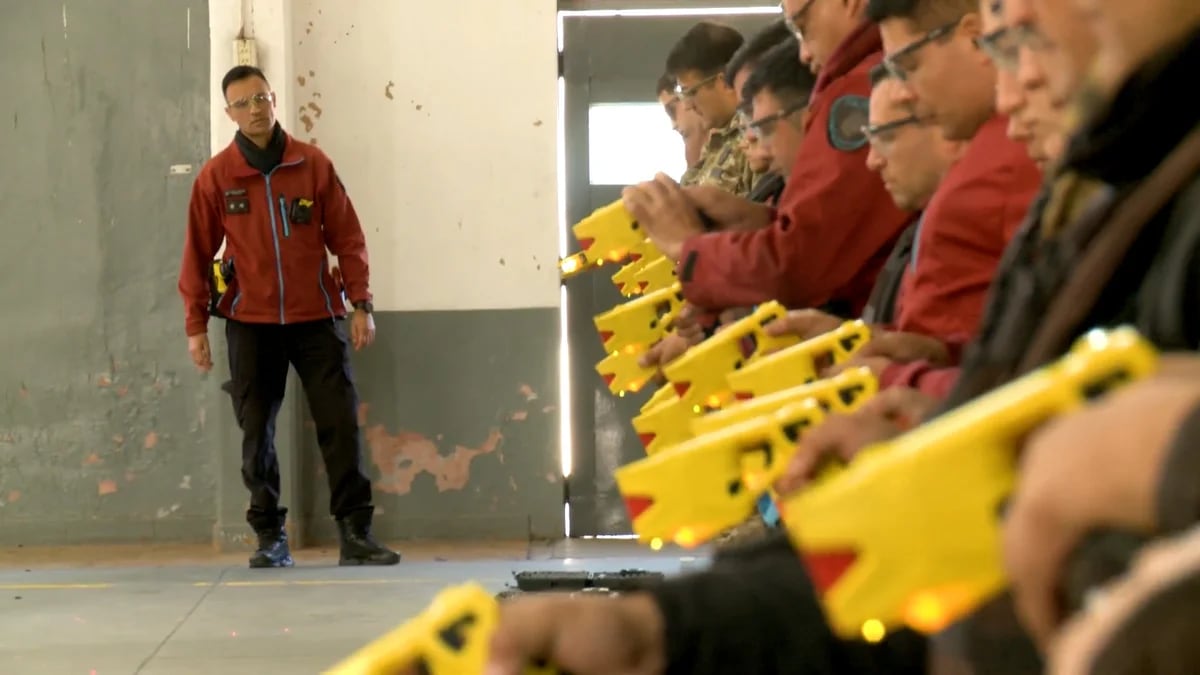 Un Instructor De Taser Explica Cómo Prepara A La Policía Y El Efecto