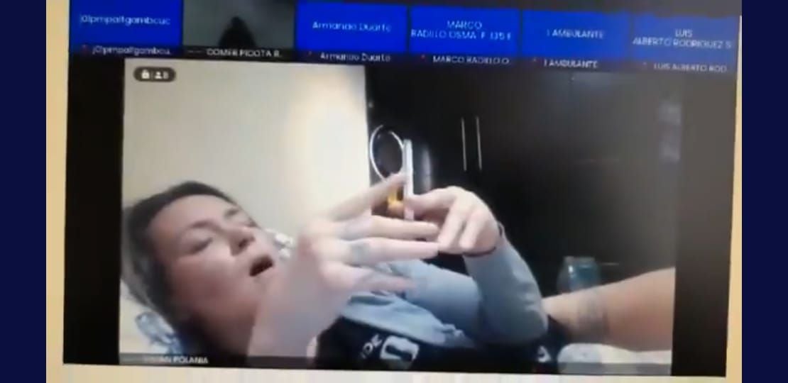 La jueza Vivian Polania apareció en 2022 semidesnuda y fumando cigarrillo durante una audiencia virtual, lo que le generó una larga suspensión - crédito @OscarCParra/X