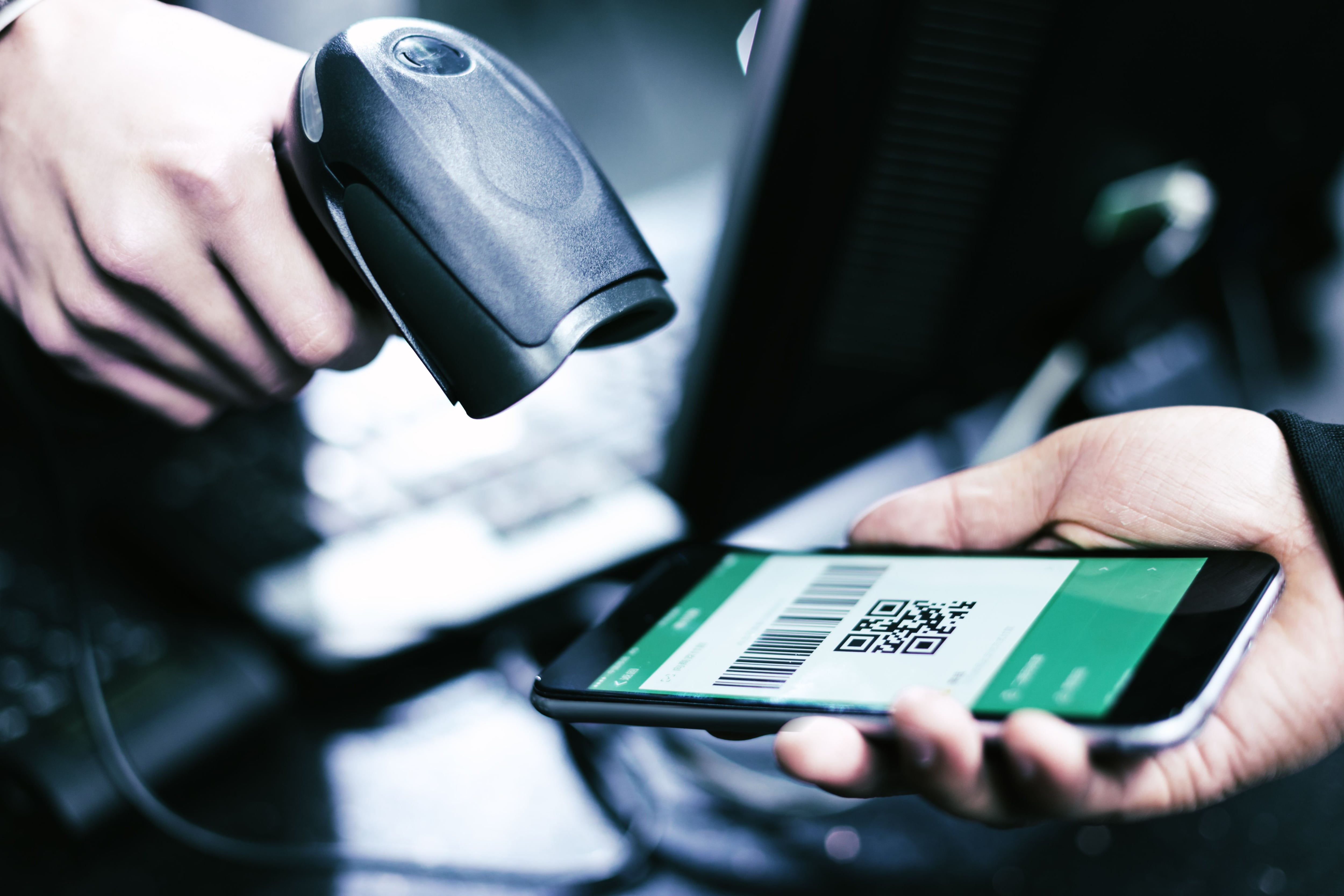 payments with QR and mobile phones in shops