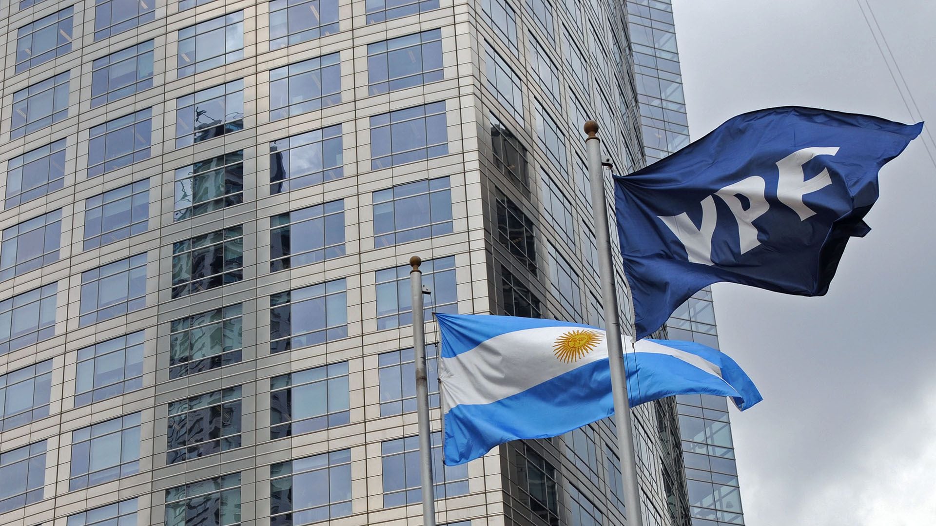 La torre de YPF en Puerto Madero