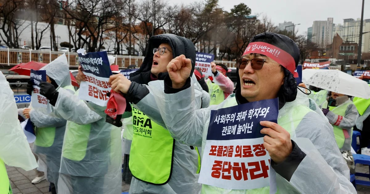 South Korea warns striking doctors to return to work or face severe economic sanctions