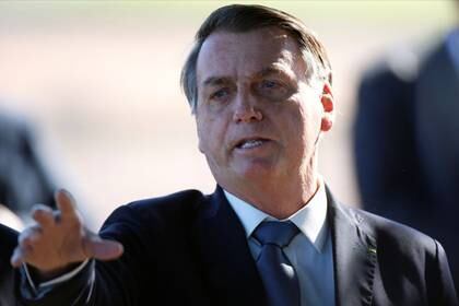 Imagen de archivo del presidente de Brasil, Jair Bolsonaro, gesticulando a la salida del Palacio Alvorada, en Brasiliain Brasilia, Mayo 5, 2020. REUTERS/Ueslei Marcelino