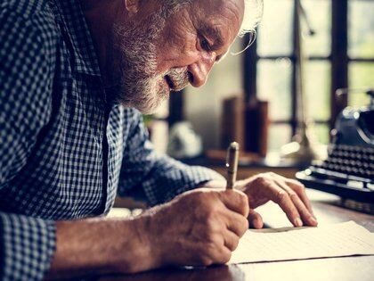 "Muchos pacientes han retornado a la escritura, lo que nos sorprendió sobre todo, porque pacientes de la Tercera Edad, volvieron a conectarse con la escritura cosa que para ello es una herramienta muy valiosa que con el tiempo fue perdiendo protagonismo". (Shutterstock)