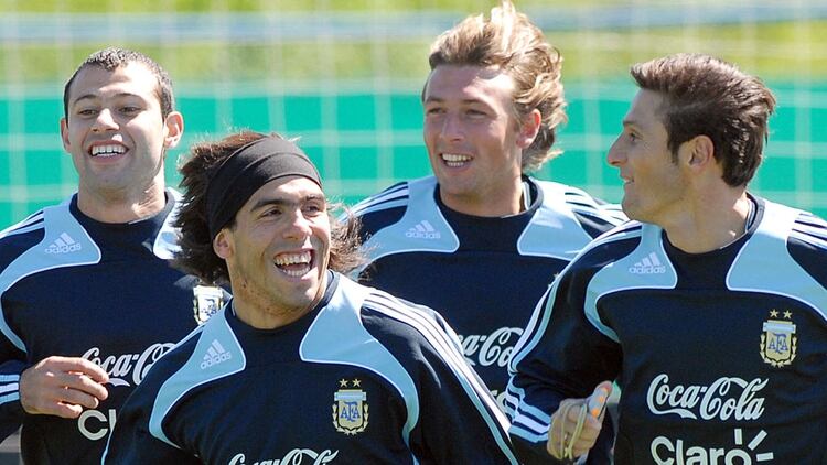 Carlos Tevez, Javier Mascherano, Gabriel Heinze y Javier Zanetti, en su pasado en la selección argentina (NA)