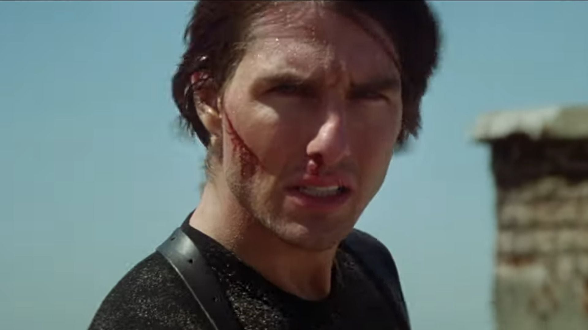 Misión: Imposible 2 (en inglés, Mission: Impossible 2 o M:I-2) es una película dirigida por John Woo y protagonizada por Tom Cruise.