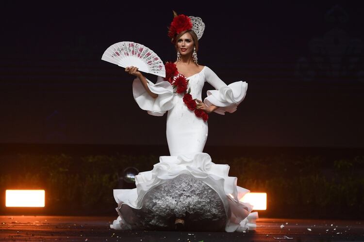 Quien Es Angela Ponce La Primera Mujer Transgenero En Coronarse