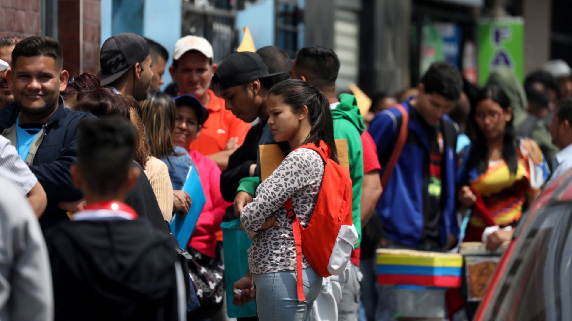 FILE PHOTO: Venezuelan migrants queue to get temporary residency permits outside the immigration office in Lima, Peru October 31, 2018. REUTERS/Mariana Bazo/File Photo