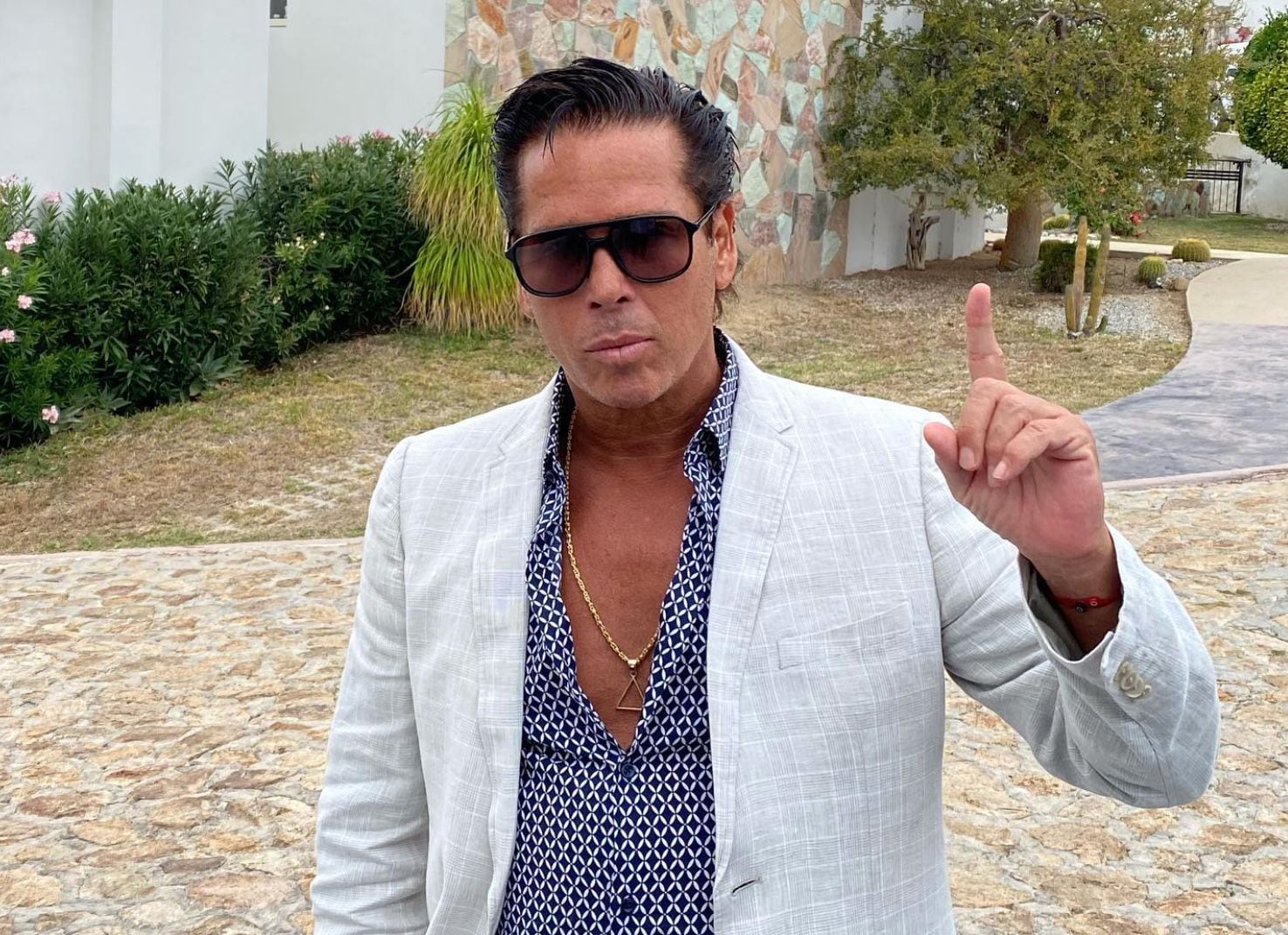 Roberto Palazuelos, Mexican actor and businessman, registered as a pre-candidate for governor of Quintana Roo (Photo: Instagram/ @robertopalazuelosbadeaux)