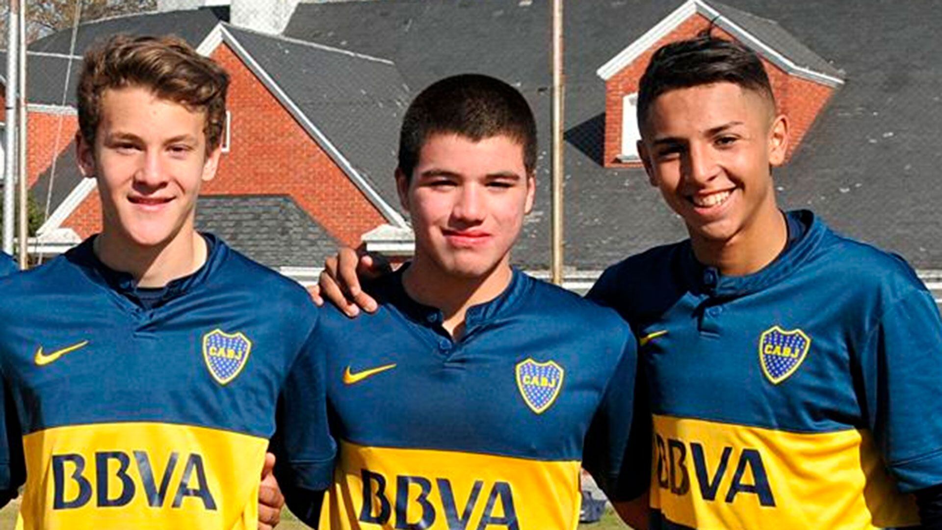 Facundo Colidio (hoy en River), Marcelo Weigandt y Agustín Almendra, integrantes de la Categoría 2000 de Boca Juniors