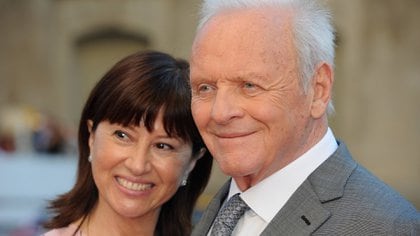 Anthony Hopkins y Stella Arroyave (Getty Images)