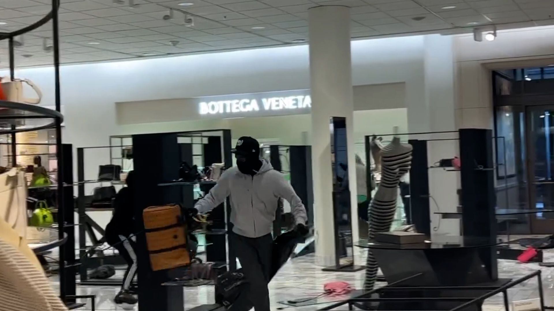 Robaron 138.000 dólares en tienda Louis Vuitton de Brasil