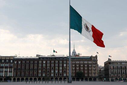 Colocan Bandera Al Reves En San Jeronimo Usuarios Reportan En Redes Y La Voltean Infobae