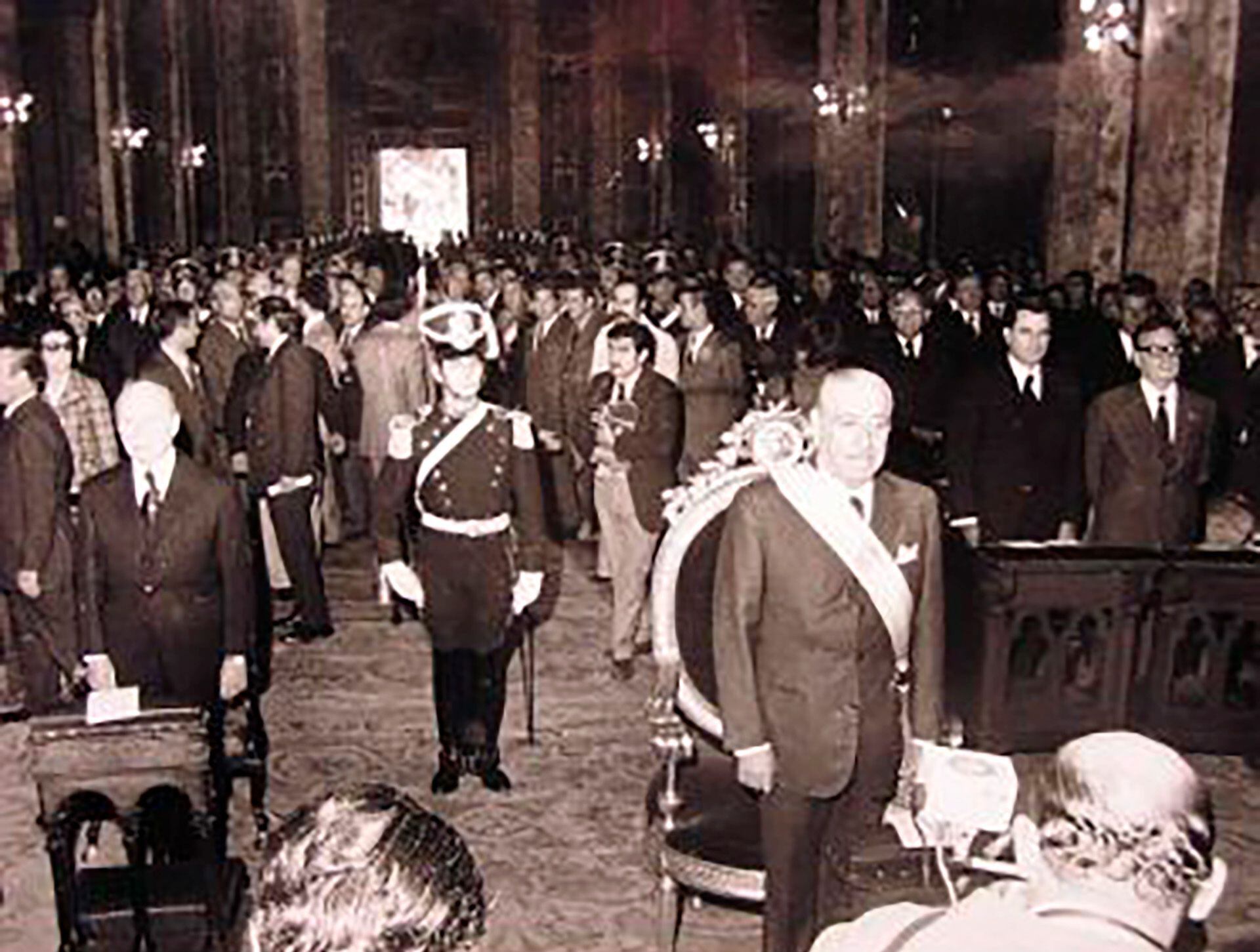 Disturbios en Plaza de Mayo Cámpora 25/5/73