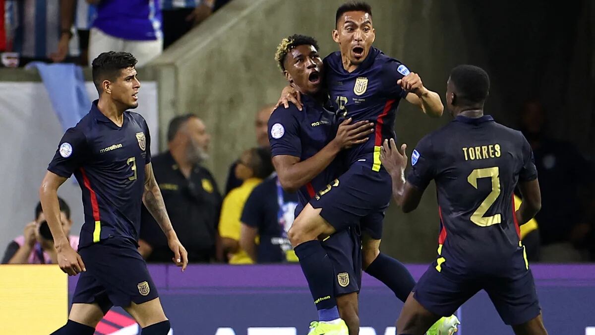 La polémica en el gol del empate de Ecuador ante Argentina: por qué debió ser anulado