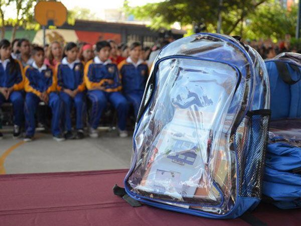 El objetivo es disminuir el riesgo de que alguien ingrese un arma a las escuelas