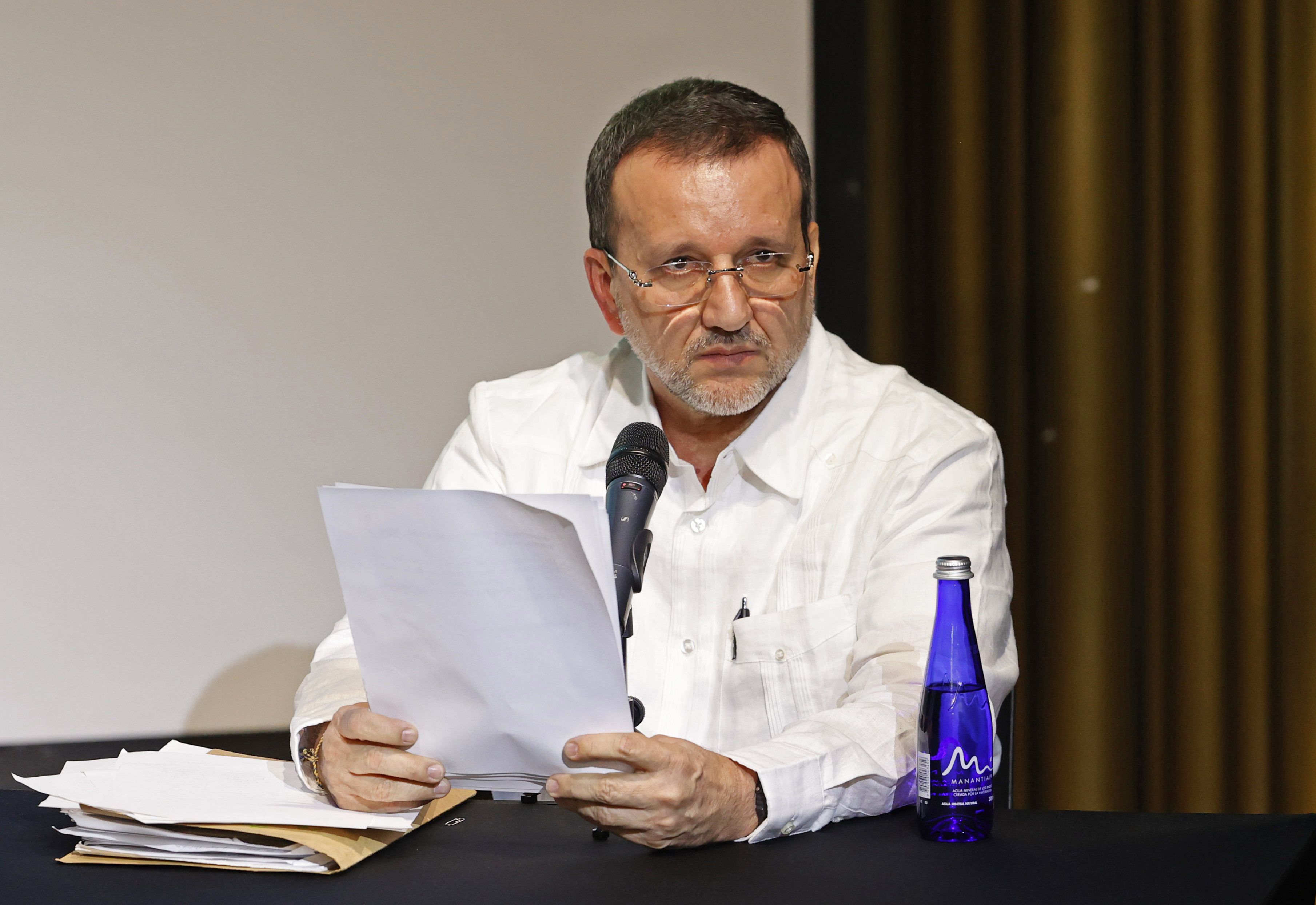 El exjefe paramilitar Carlos Mario Jiménez, alias Macaco, reveló en el Encuentro por la verdad para la no repetición, los planes delictivos en contra del presidente Gustavo Petro. Foto: Mauricio Dueñas Castañeda/EFE
