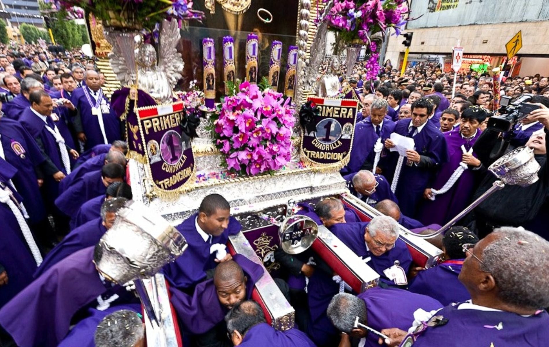 Señor De Los Milagros El Motivo Y Significado Que Hay Detrás Del Color Morado Infobae 8204