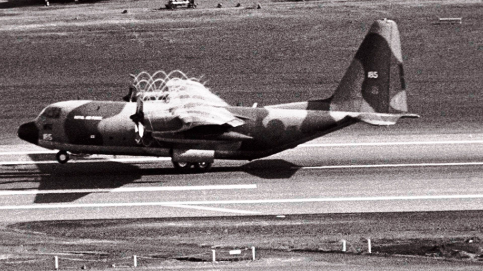 Los C-130-Hercules ingleses despegarían del aeropuerto Wideawake de la RAF en la Isla Ascensión (Think Defense) 