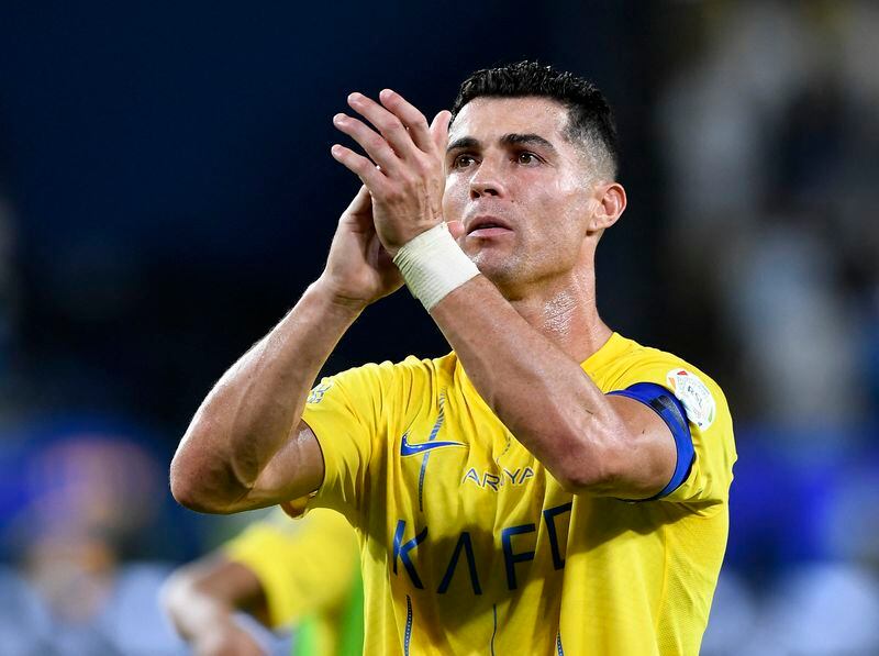 Actualmente, jugando en el Al-Nassr, Cristiano Ronaldo ha comenzado a incursionarse en el idioma árabe, una lengua conocida por su complejidad, demostrando una vez más su capacidad de adaptación
(REUTERS/Stringer)