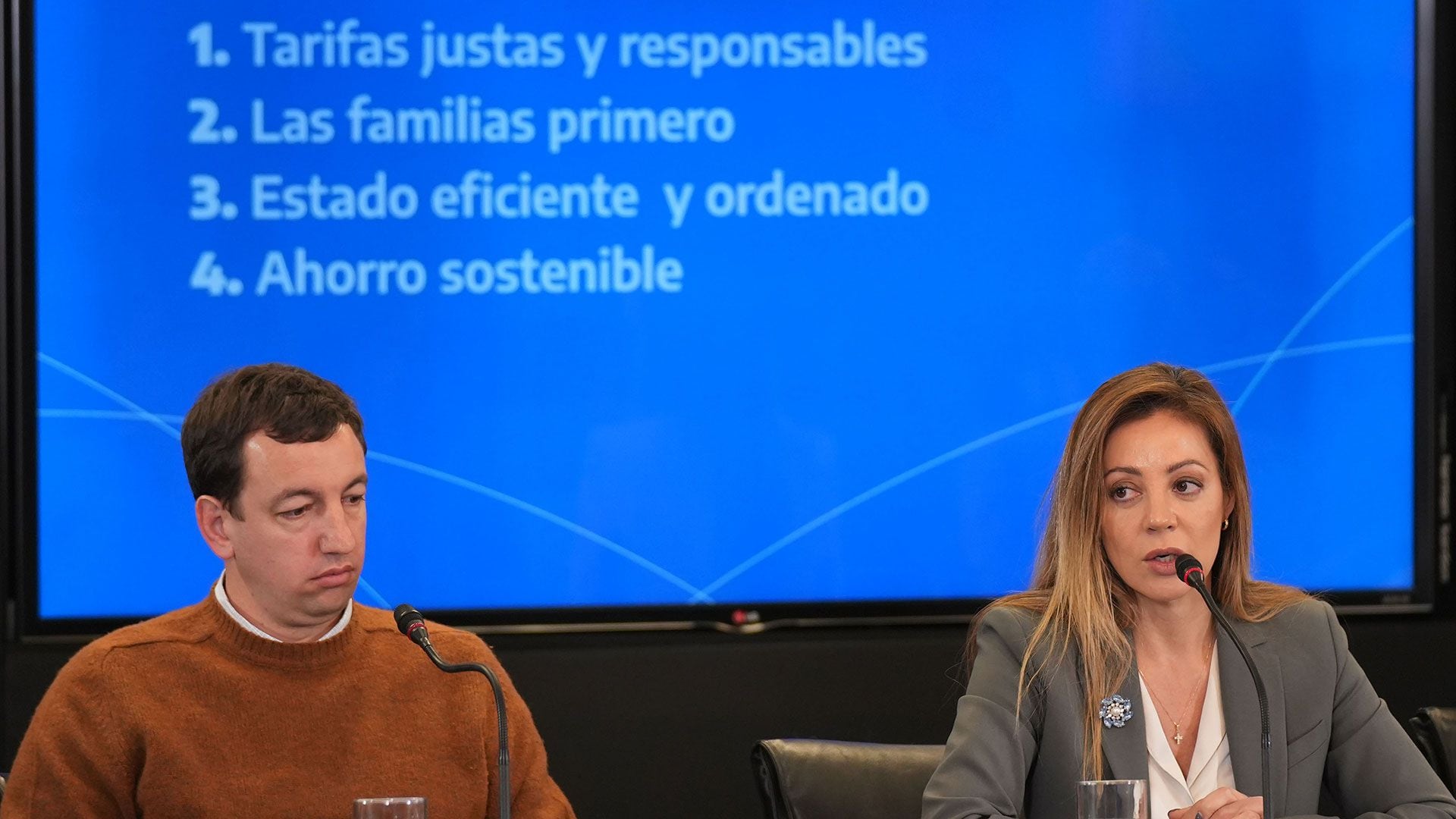 La secretaria de Energía, Flavia Royón, junto al subsecretario de Energía Eléctrica, Santiago Yanotti. Foto NA 