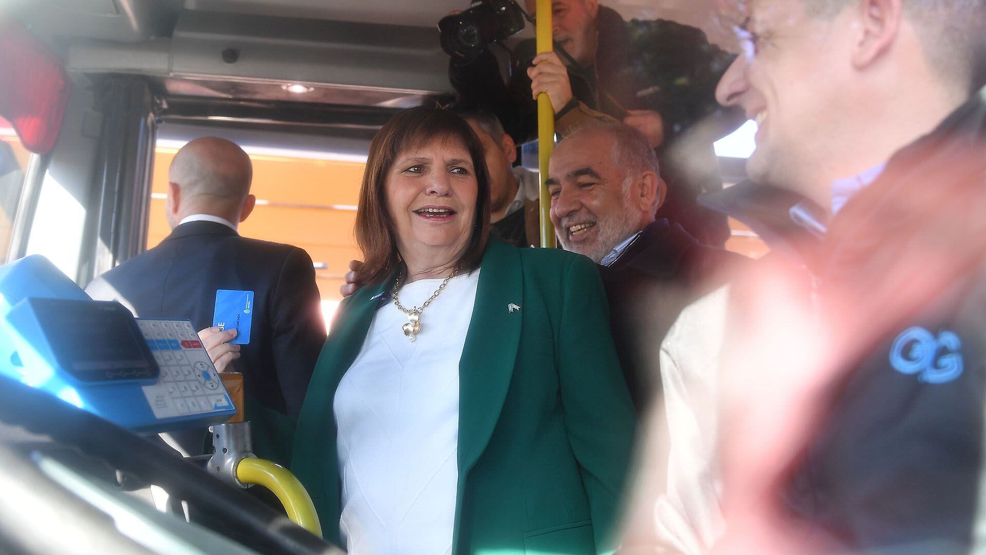 Paro general CGT 9M constitucion patricia bullrich colectivo