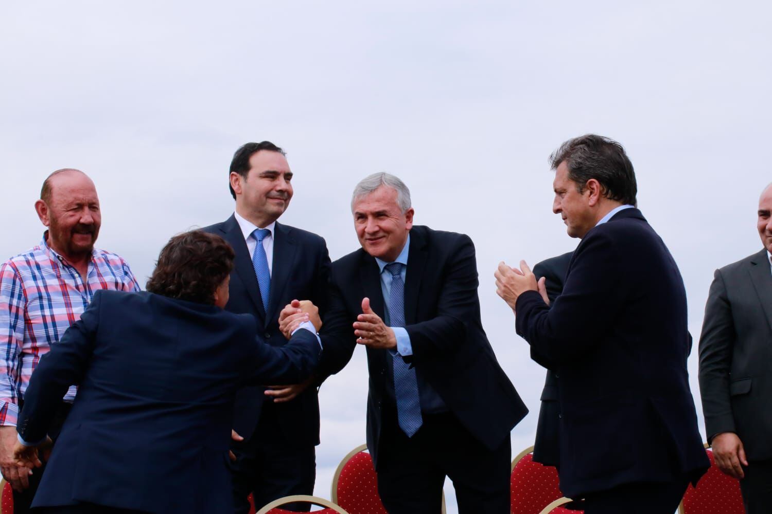 Sergio Massa y los radicales Gerardo Morales y Gustavo Valdés, en un encuentro en Salta   