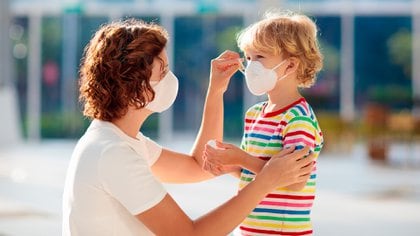 Las escuelas permanecerán cerradas debido a la cuarentena por el Coronavirus por lo que los padres pasarán más tiempo con sus hijos   (Foto: Shutterstock)