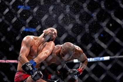Usman retuvo el cinturón de peso Welter de UFC (Usa Today Sports)