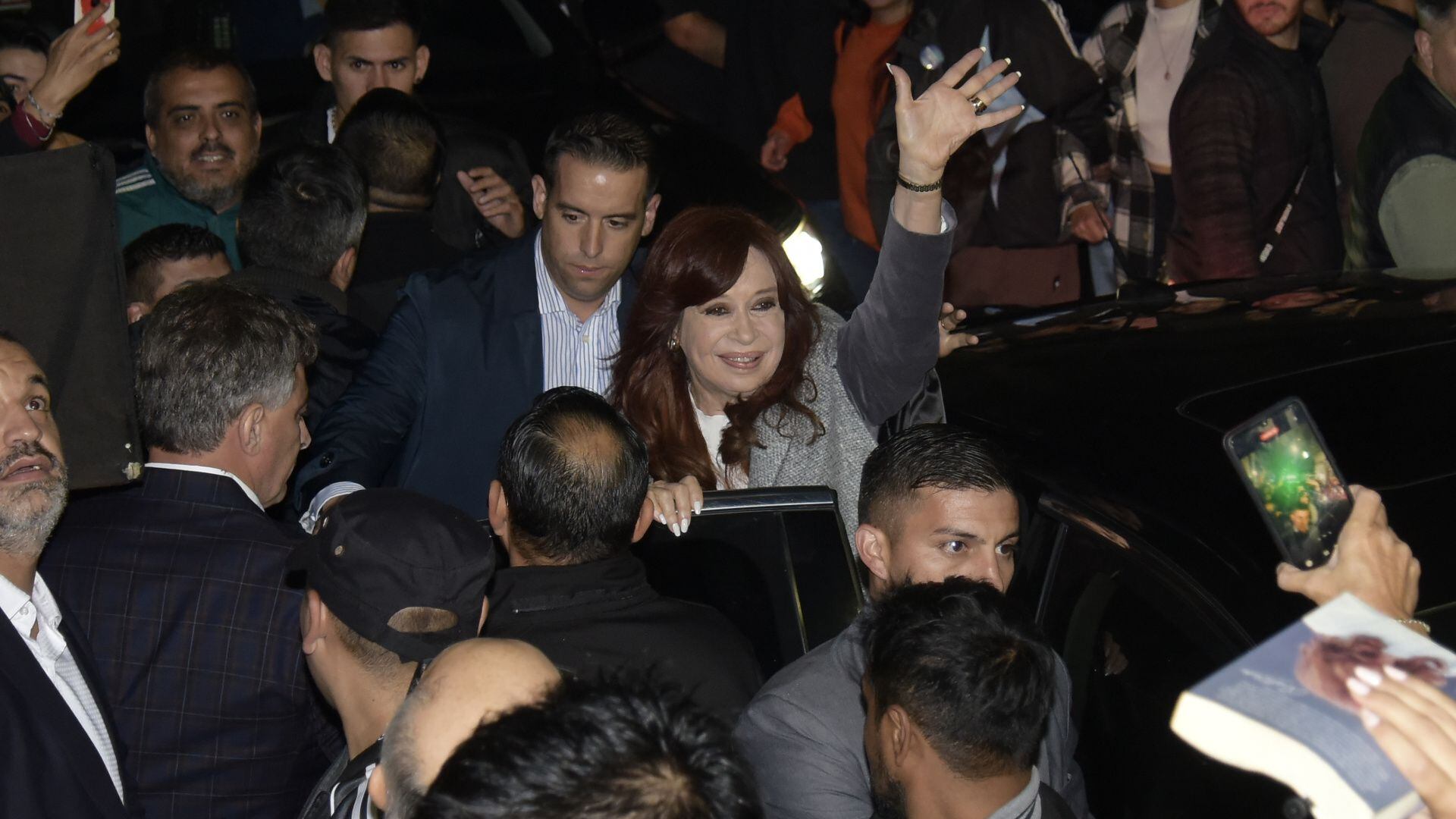 SALIDA - Inauguración del Salón de las Mujeres del Bicentenario del Instituto Patria - Cristina Fernández de Kirchner