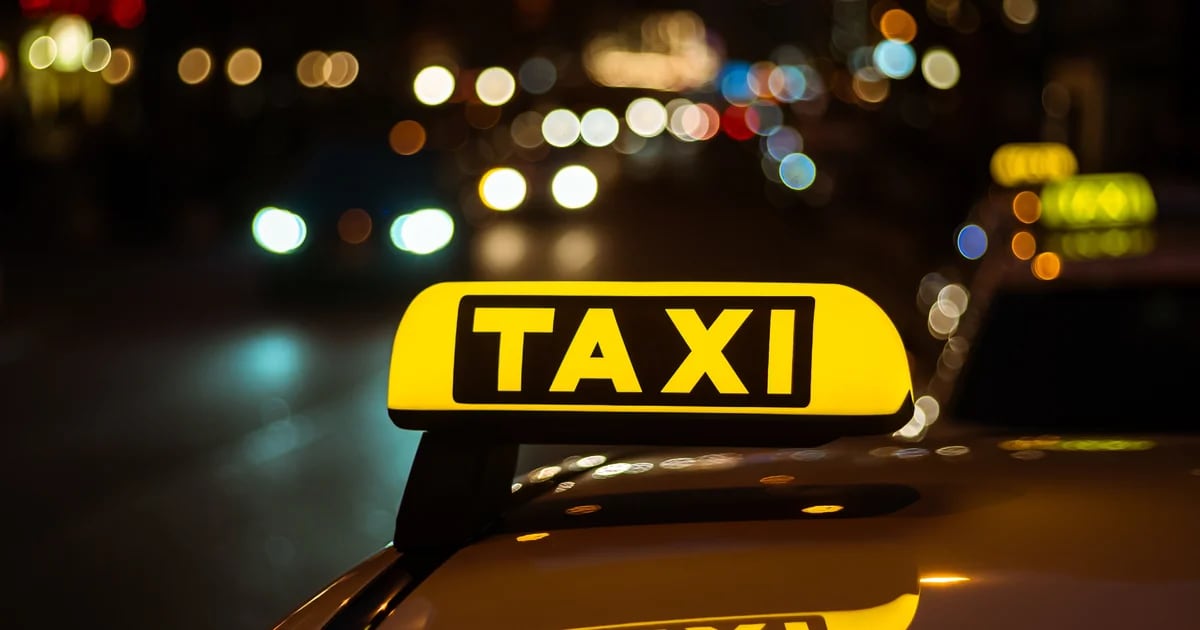 Due turisti italiani pagano 550 euro per una corsa in taxi di 25 chilometri, arrivano all’aeroporto piangendo