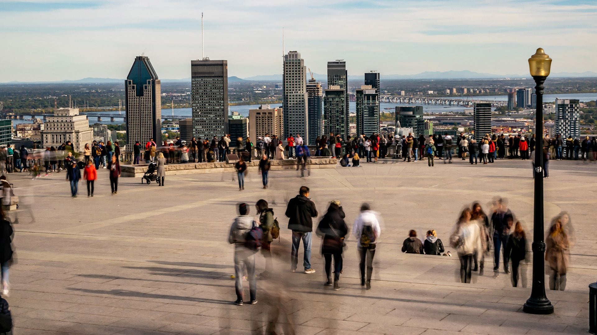 Canad&amp; busca estudiantes y trabajadores