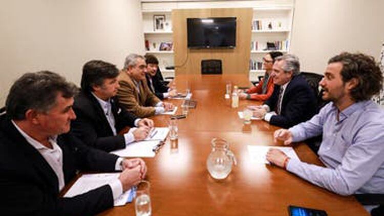 Una reunión entre el equipo que hoy es gobierno y la Mesa de Enlace del campo