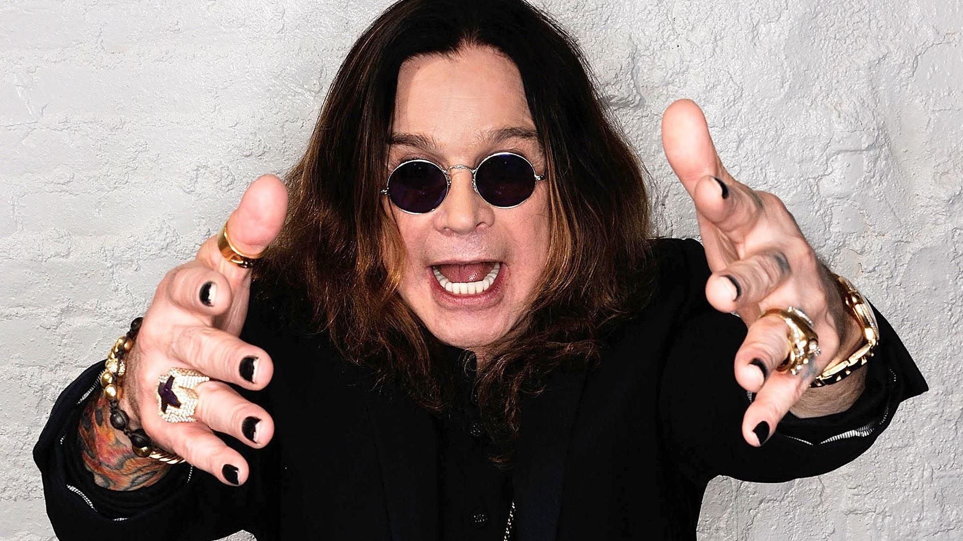 En 2018, Ozzy habló sobre su lucha con el abuso de sustancias, afirmando que ya no consume alcohol, tabaco ni drogas, y reflexionó sobre su pasado (Larry Busacca/Getty Images)