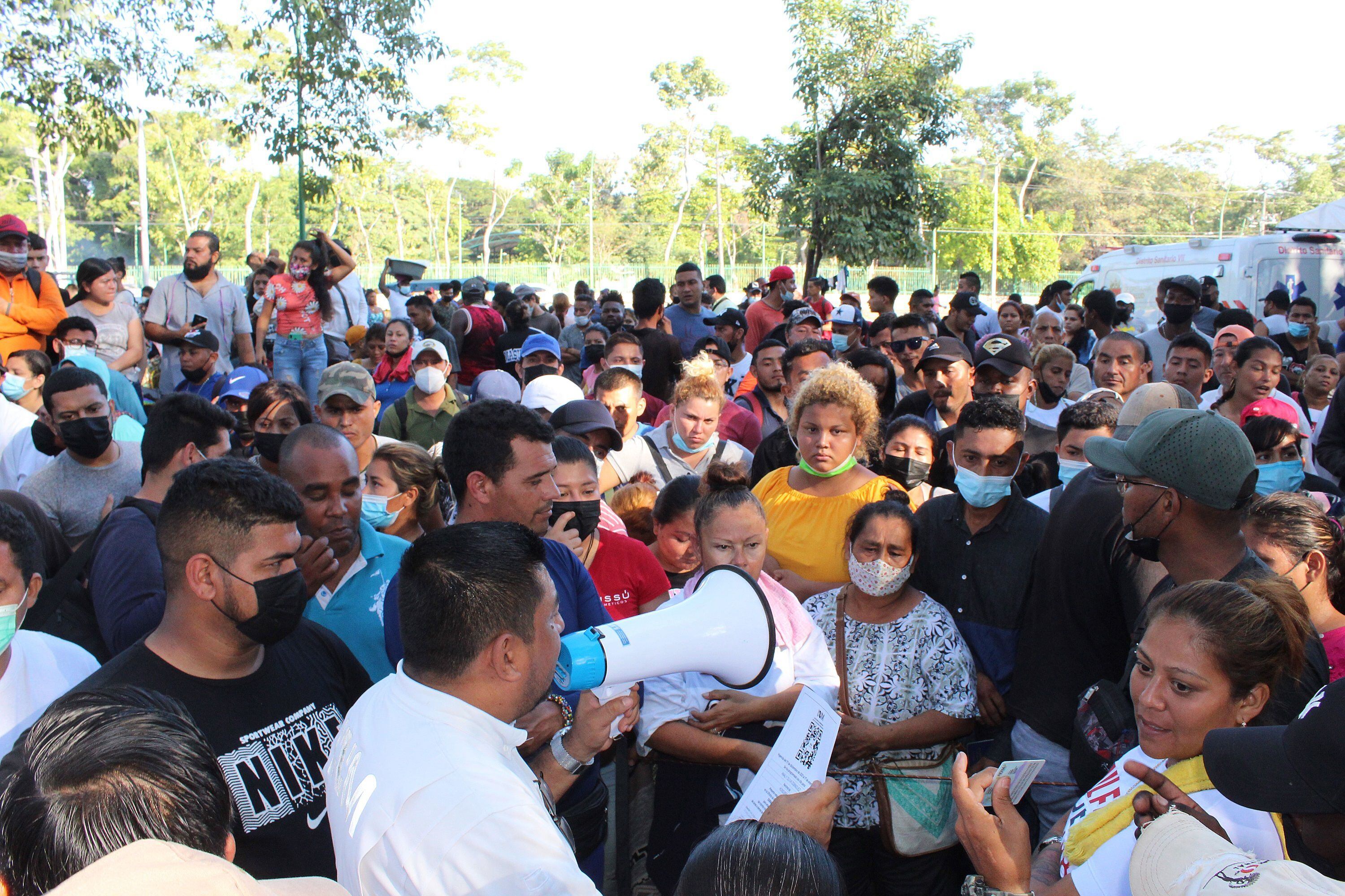 Hundreds of migrants arrived in San Cristobal de las Casas due to the  closure of the immigration office in Tapachula - Infobae