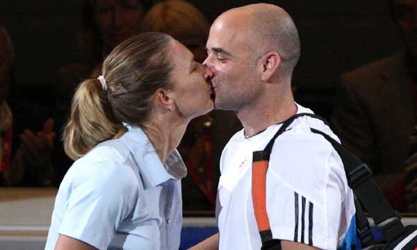 El beso entre Andre Agassi y Steffi Graf, después de años de flirteos por parte de Andre