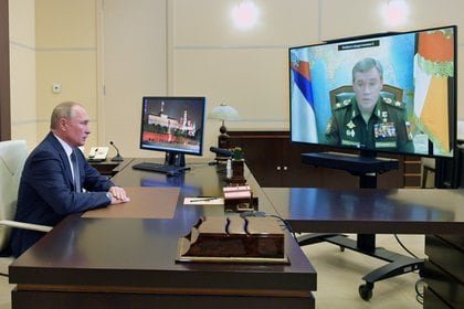 Putin festejó su cumpleaños con un exitoso ensayo militar (Reuters)
