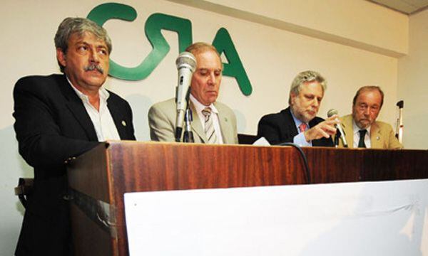 Eduardo Buzzi, Carlos Garetto, Mario Llambías y Héctor Biolcatti, la "Mesa de Enlace", en pleno conflicto