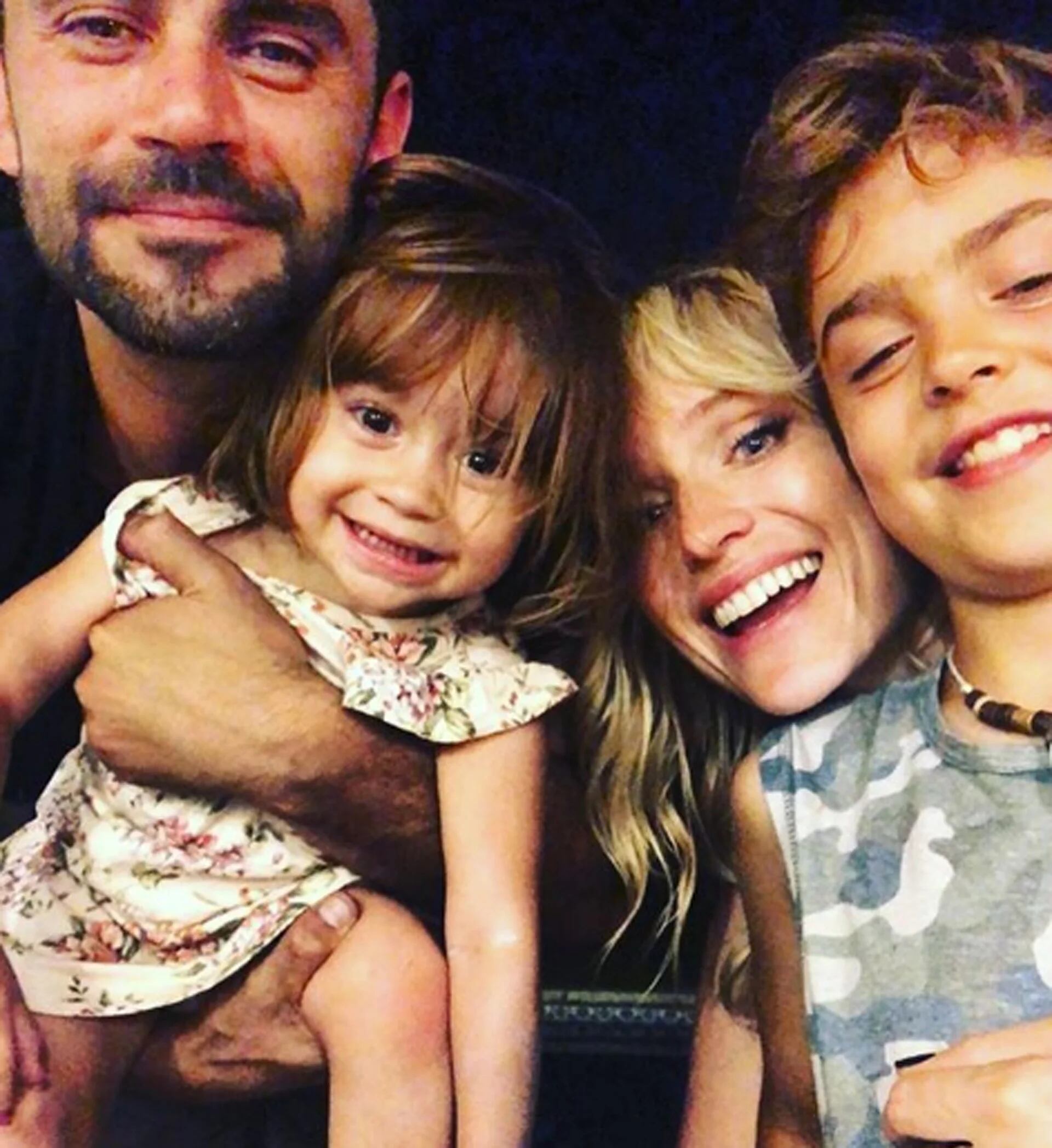 Gonzalo Heredia y Brenda Gandini con sus hijos Alfonsina y Eloy (Instagram)