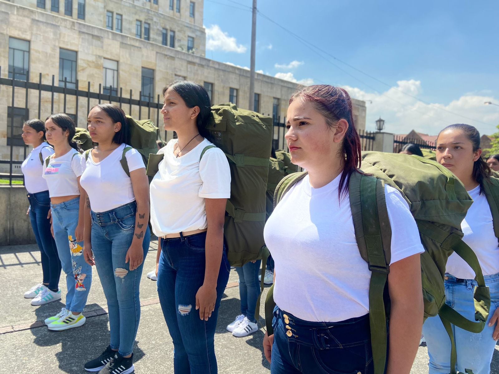 Más de 1.200 mujeres comenzaron a prestar el servicio militar en Colombia  este viernes - Infobae