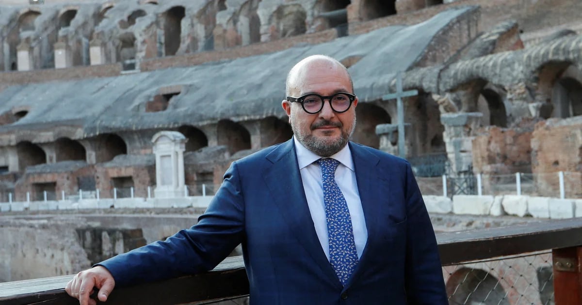 Il ministro italiano della Cultura si dimette dopo giorni di polemiche sulla sua relazione con una “influencer”