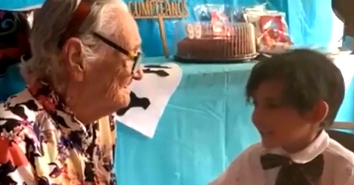 Como en la película «Coco», un chico de Jalisco le cantó «Recuérdame» a su bisabuela y derritió México