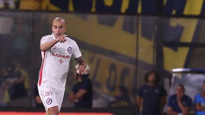 El Tanque, con la casaca de su último club, Argentinos Juniors. De ser habilitado, tendría que recibir un permiso especial para incorporarse a algún club, dado que el libro de pases está cerrado. Se rumorea que podría sumarse a Atlanta (Fotobaires)