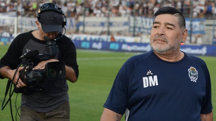 El contrato de Maradona con Gimnasia finalizará en agosto. ¿Qué decisión tomarán la dirigencia y el DT? (Foto Baires)