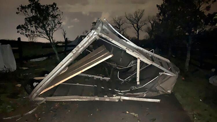 Al menos 22 personas murieron a causa del fuerte temporal (Tara Shaver via AP)