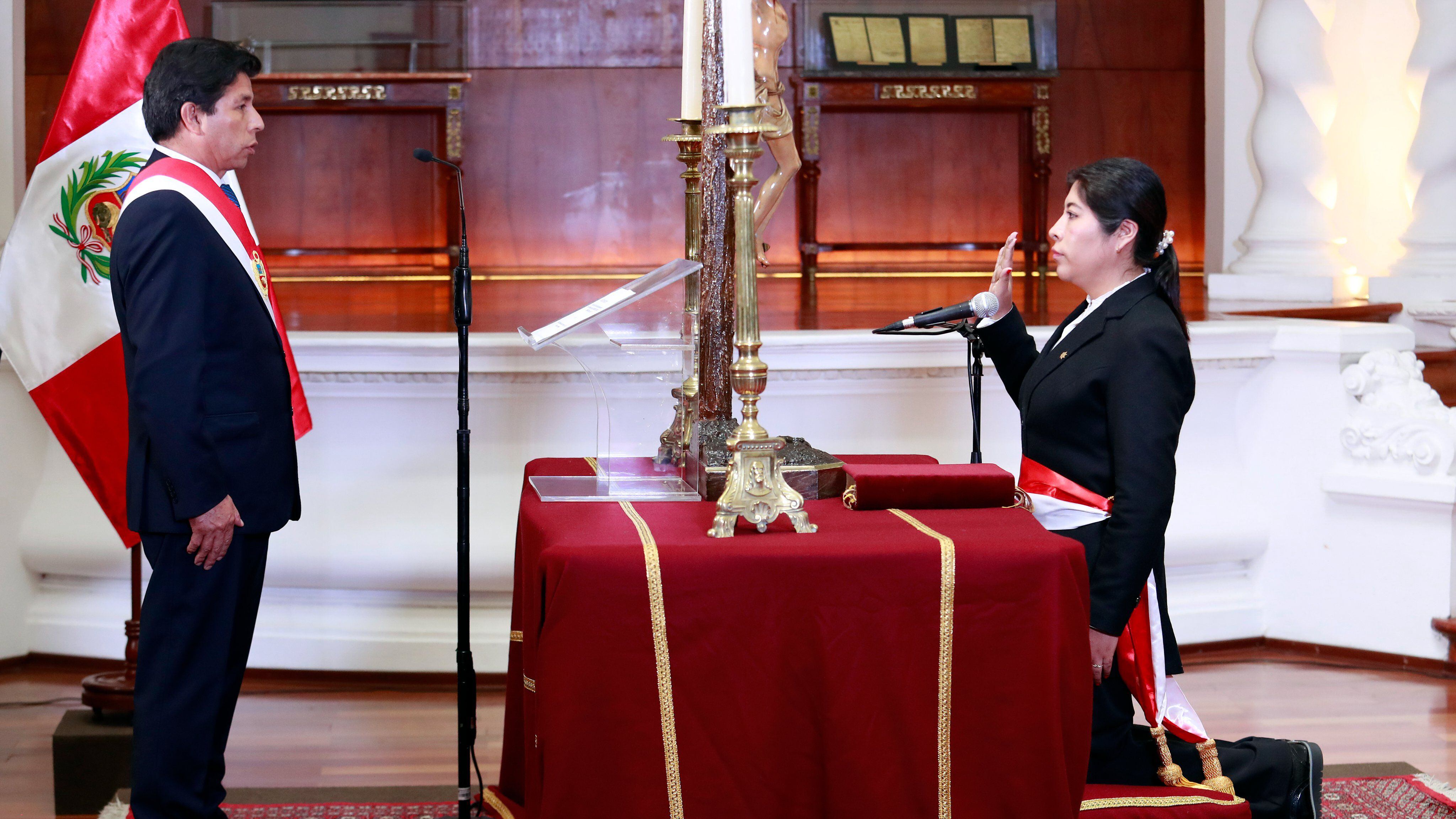 El presidente de la República, Pedro Castillo, tomó juramento a Betssy Chávez, como titular de la Presidencia del Consejo de Ministros.