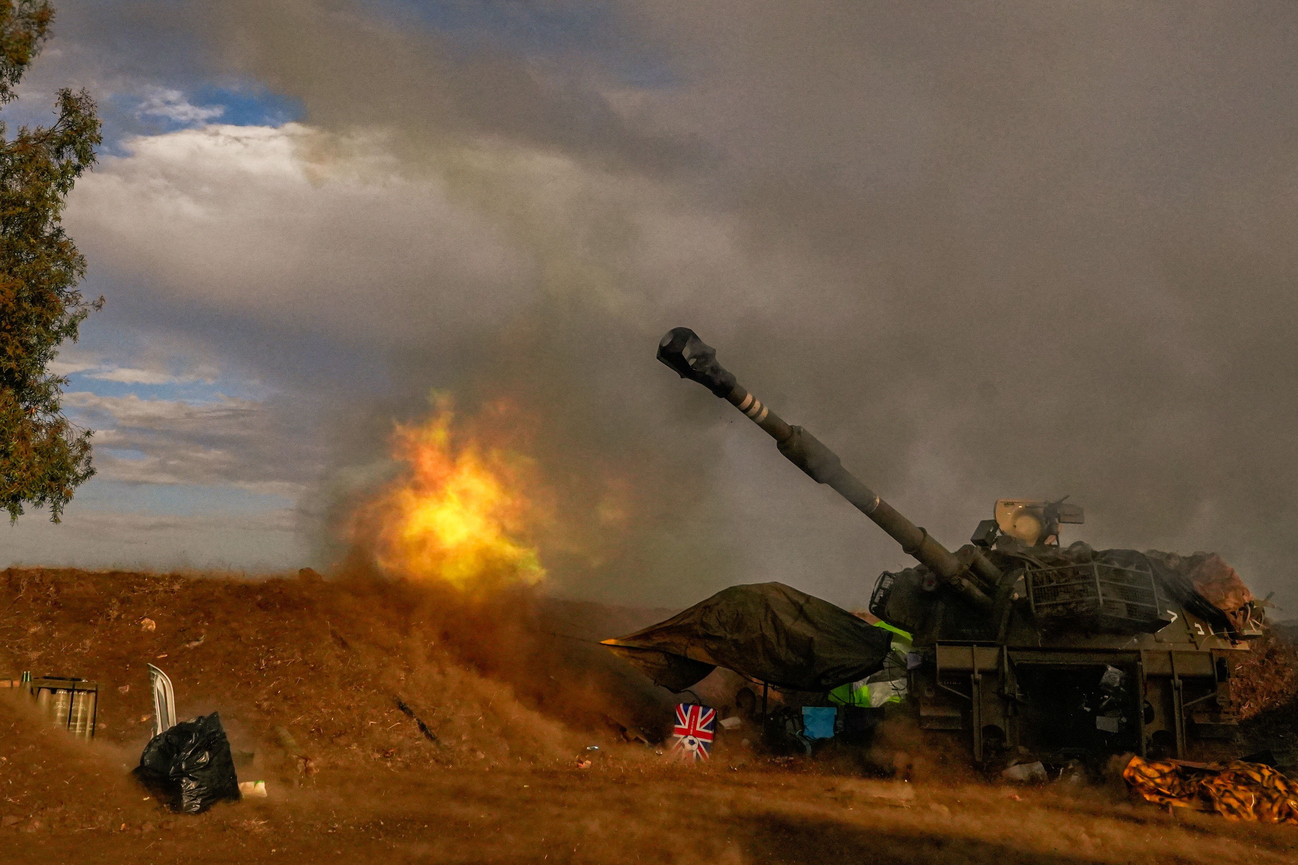 Una unidad de artillería israelí dispara durante un ejercicio militar en el norte de Israel, fronterizo con Líbano,  (Ayal Margolin / Xinhua News / ContactoPhoto)